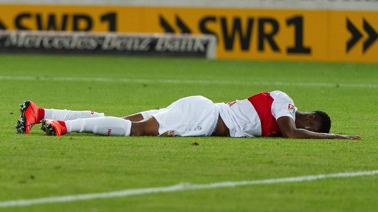 Maxime Awoudja (l.) unterläuft gegen Hannover ein unglückliches Eigentor.