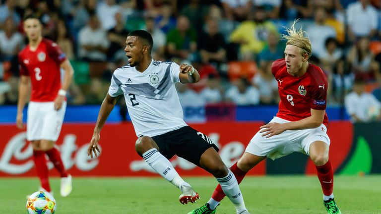 Benjamin Henrichs: Der 22-Jährige hat bei der EM als Linksverteidiger aufhorchen lassen. 'Aufgrund seines Alters und seiner Erfahrung ist eigentlich nicht überraschend', sagt Leverkusen-Experte Marco Wiefel über den ehemaligen Bayer-Profi, ...