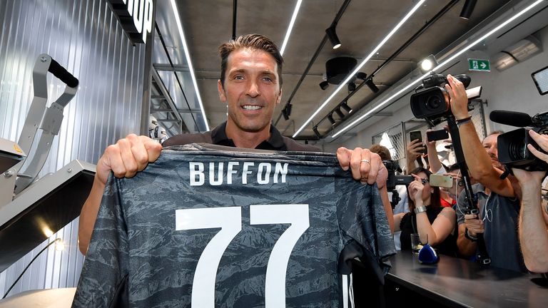 Torwart-Ikone Gianluigi Buffon hat sich bewusst für die Rückennummer 77 entschieden. 