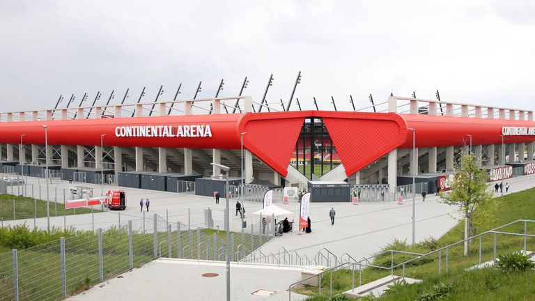 Platz 15: SSV Jahn Regensburg - Continental Arena - Kapazität: 15.210-