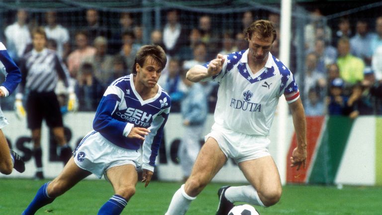 Für einen weiteren Rekord sorgte Dieter Gutzler in der Saison 1986/87 am 35. Spieltag der 2. Liga. Darmstadt 98 fuhr gegen den FSV Salmrohr einen 8:0-Sieg ein und Stürmer Gutzler erzielte stolze fünf Tore. 