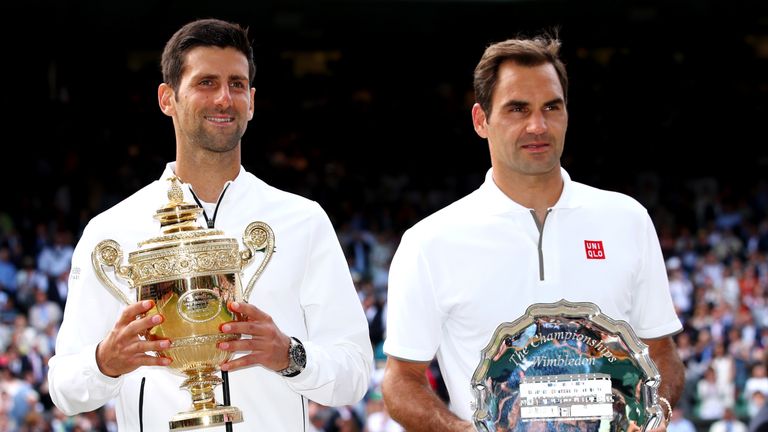 Novak Djokovic (l.) und Roger Federer lieferten sich eine historische Final-Schlacht.
