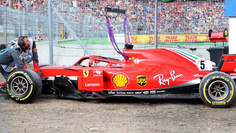 Im Juli 2018 liegt Vettel in Hockenheim klar auf Siegkurs, doch ein Verbremser vor der Sachs-Kurve endet im Crash und bedeutet das Aus.