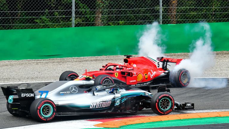 Nicht der einzige Fahrfehler, der Vettel den sicheren Sieg kostet. Bei Ferraris Heimspiel in Monza dreht sich Vettel kurz nach dem Start im Zweikampf mit Lewis Hamilton.  