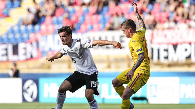 ... In Gladbach ist der  22-Jährige 'bestens aufgehoben, meint Borussia-Experte Wiefel: 'Er, passt perfekt zu Marco Roses Spielsystem. Von Roses Vorgänger Dieter Hecking hat Neuhaus enorm profitiert. Unter Rose kann er den nächsten Schritt machen.'