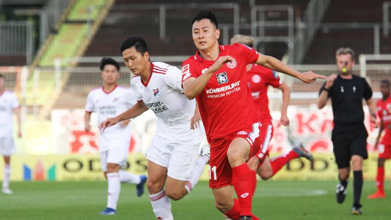 Dong-Won Ji verletzt sich im Testspiel gegen die Sportfreunde Eisbachtal.