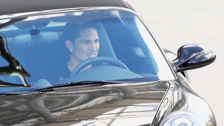 Anfang der Saison 2010/11 fällt Guerrero erneut negativ auf: Der Stürmer parkt in der Innenstadt auf einem Behindertenparkplatz. Die gerufene Polizei stellt ein Knöllchen aus und ruft den Abschleppdienst. Dazu kommt es jedoch nicht, Guerrero fährt schnell davon.