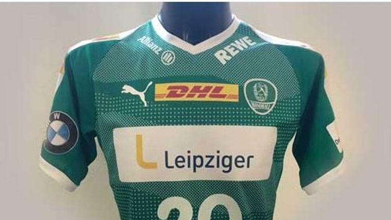 Das Heimtrikot des SC DHfK Leipzig ist vorraussichtlich ab Mitte August im Online-Shop erhältlich und wird 74,95 Euro kosten (Quelle: DHfK-Shop: www.handballzeit.de).
