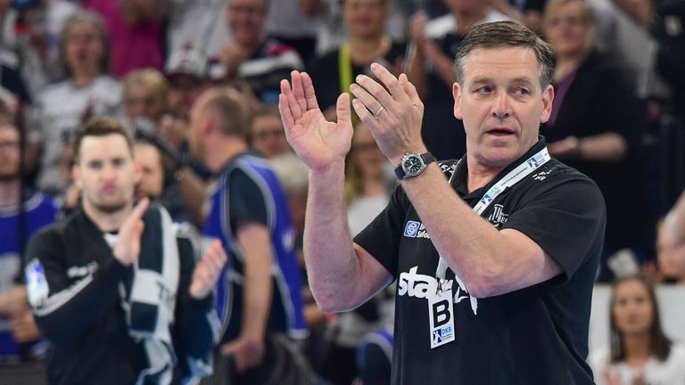 Applaus für einen der erfolgreichsten Handball-Trainer aller Zeiten - Alfred Gislason 