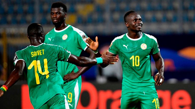 Sadio Mane schießt Senegal ins Achtelfinale des Afrika Cups. 