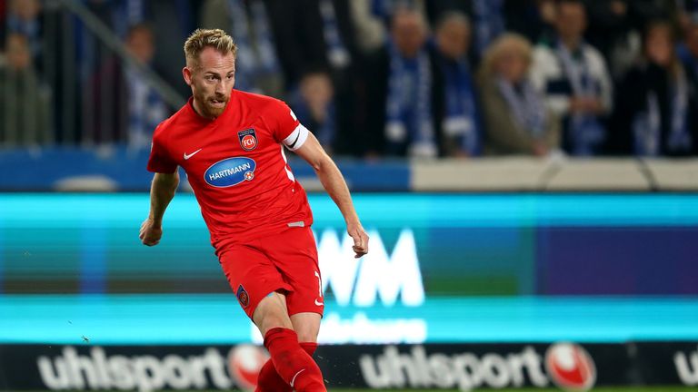 Marc Schnatterer steht seit über zehn Jahren für den 1. FC Heidenheim auf dem Platz und ist nicht nur das Gesicht des Clubs, sondern auch auf der Torjägerliste ganz vorne. 46 Tore hat der Stürmer auf dem Konto und landet damit auf Platz zwei. 