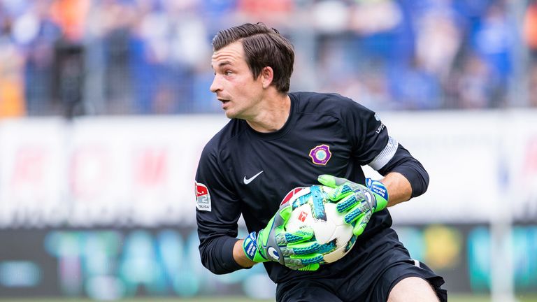 Torwart Martin Männel gehört schon seit der Saison 2008/09 zum Kader des FC Erzgebirge Aue. In dieser Zeit hat er jede Menge Spielminuten sammeln können und bestritt 242 Partien für die Veilchen. 