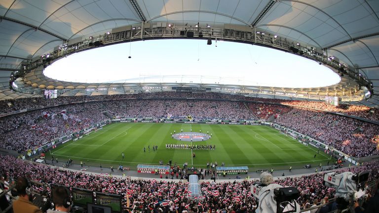Platz 1: VfB Stuttgart - Mercedes-Benz Arena - Kapazität: 60.449.
