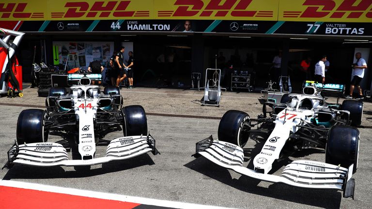 Beim Großen Preis von Deutschland erstrahlen die Silberpfeile in Weiß.