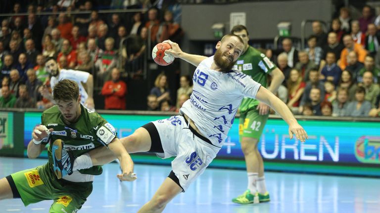 Der SC Magdeburg muss lange auf Neuzugang Moritz Preuss (Mitte) verzichten