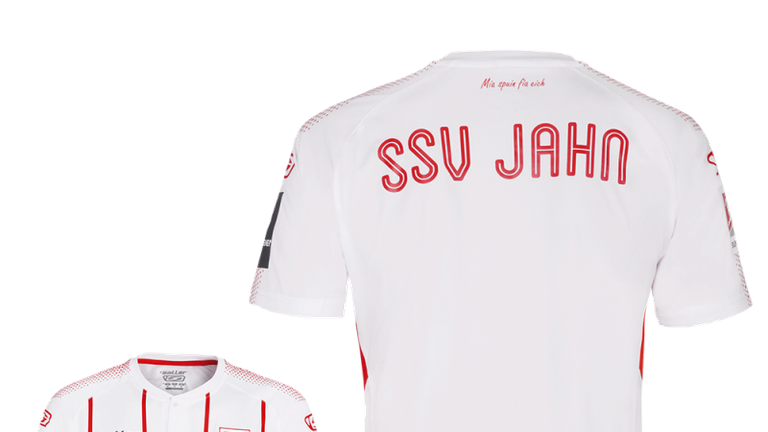 Das neue Heimtrikot von Jahn Regensburg können die Fans für 59,00 Euro bestellen. Eine Beflockung mit "Spielernummer + Spielername" kostet weitere 15,00 Euro (Bildquelle: ssv-jahn.de).