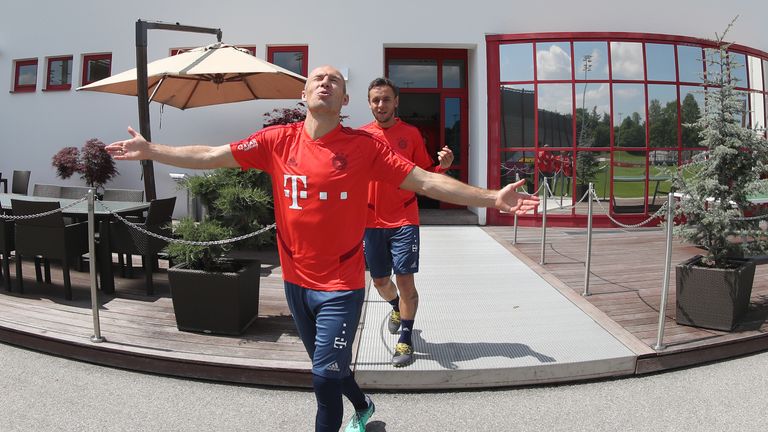 ARJEN ROBBEN (35) - (Vereine: FC Groningen, PSV Eindhoven, FC Chelsea, Real Madrid, FC Bayern) - 602 Spiele,  209 Tore - 96 Länderspiele für die Niederlande (37 Tore)