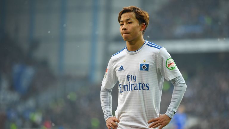 Doch Ito erfüllt gleich zwei Superlative, denn der 22-jährige Stürmer ist nicht nur der kleinste, sondern auch der leichteste Spieler der 2. Bundesliga. Mit 59 Kilogramm ist er ein echtes Leichtgewicht im offensiven Mittelfeld. 