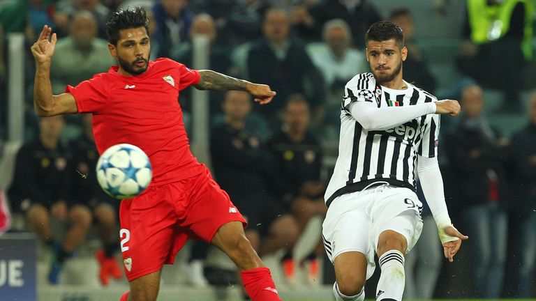 BENOIT TREMOULINAS (33) - (Vereine: Girondins Bordeaux, Dynamo Kiew, AS St.-Étienne, FC Sevilla) - 316 Spiele, neun Tore) - fünf Länderspiele für Frankreich