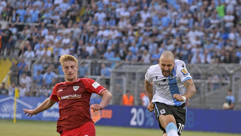 Timo Gebhart (r.) feierte beim Drittliga-Auftakt sein viel umjubeltes Comeback beim TSV 1860 München.