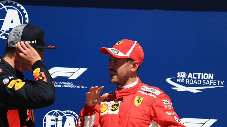 In Japan riskiert Vettel zu viel und verschätzt sich. Er rauscht Konkurrent Max Verstappen ins Heck und muss sich erklären.