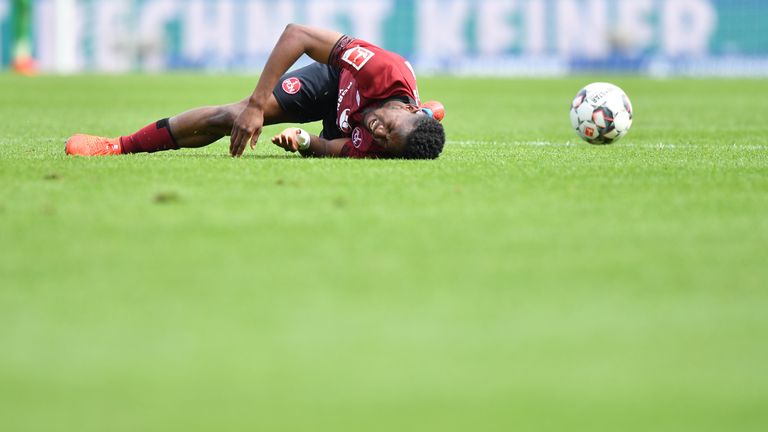 Virgil Misidjan hat sich einen Kreuzbandriss sowie einen Anriss des Innenbandes im Knie zugezogen und fehlt dem 1. FC Nürnberg langfristig.