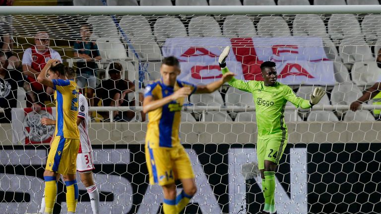 Andre Onana (r.) rettet Ajax Amsterdam mit zahlreichen Paraden ein schmeichelhaftes Remis in Nikosia.