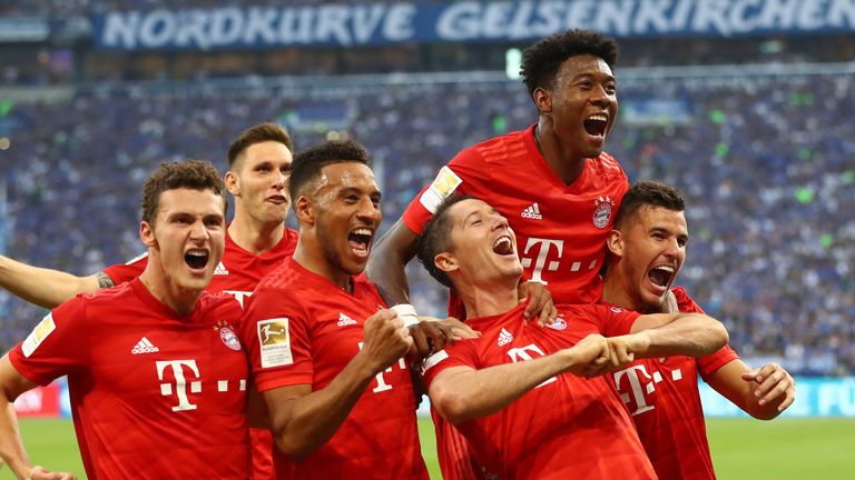Bayerns Robert Lewandowski trifft auf Schalke dreimal ins Schwarze.