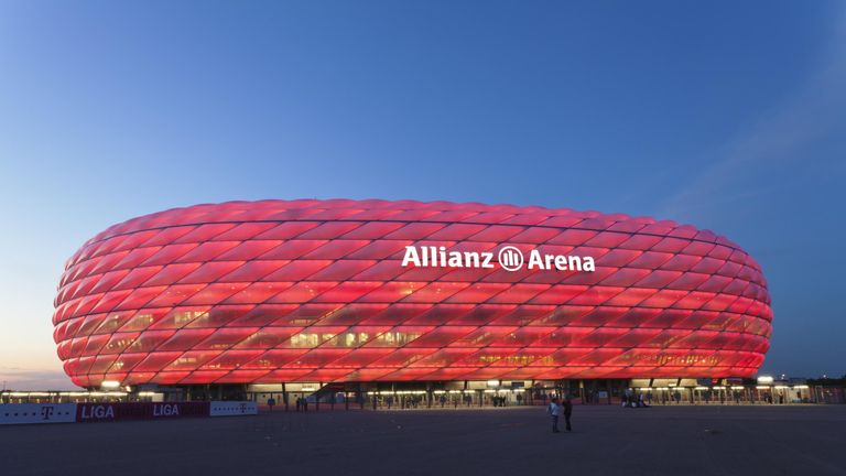 2022 hat sich die Allianz Arena in München für das Champions League-Finale beworben.  Die Kapazität der Spielstätte des FC Bayern umfasst 75.000 Plätze.
