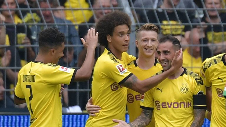 Borussia Dortmund feiert dank Paco Alcacer (r.). Marco Reus (2.v.r.) und Jadon Sancho (l.) ein Torfestival gegen den FC Augsburg.