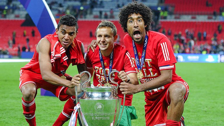Luiz Gustavo, Rafinha und Dante prägen das erfolgreichste Kapitel der Vereinsgeschichte. Das Zuckerhut-Trio gewinnt unter Trainer Jupp Heynckes 2013 das Triple.