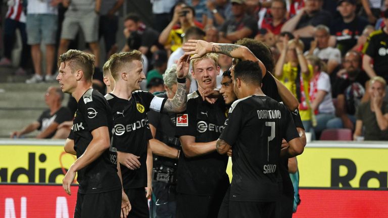 Borussia Dortmund jubelt spät in Köln - daran haben die Joker Julian Brandt und Achraf Hakimi einen großen Anteil. 