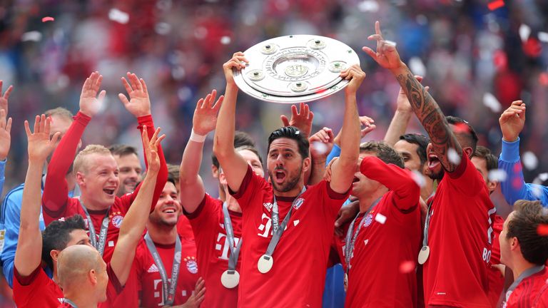 6 - Jeweils sechs Mal wurde Pizarro Deutscher Meister und DFB-Pokalsieger. 2013 triumphierte er zudem mit Bayern München in der Champions League.