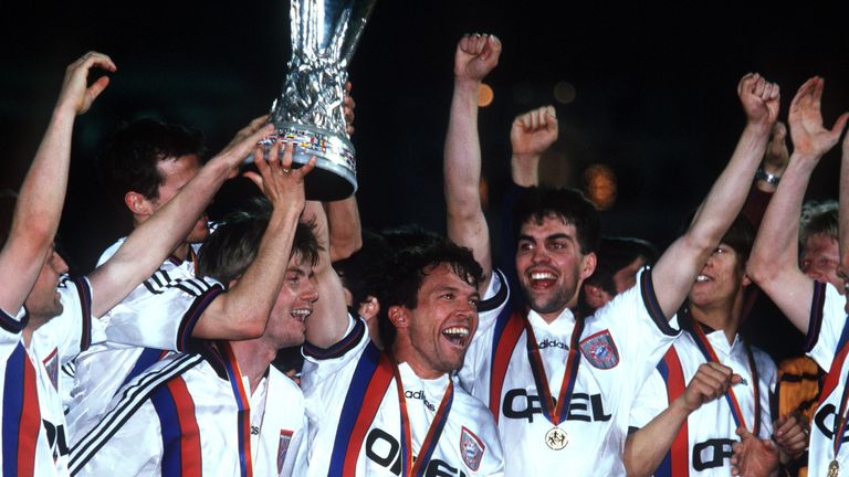 1996: Der FC Bayern gewinnt den UEFA-Cup: Im Finale besiegt der FCB Girondins Bordeaux im Hinspiel mit 2:0, im Rückspiel mit 3:1.