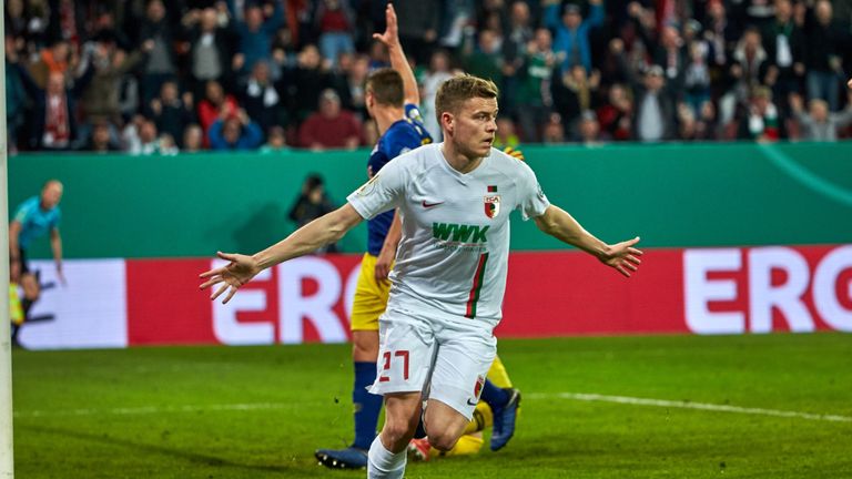 Alfred Finnbogason geht auch in Zukunft für den FC Augsburg auf Torejagd.