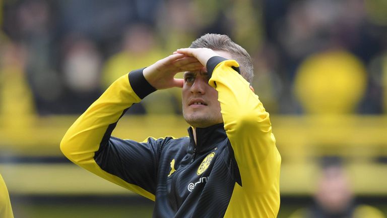 Jacob Bruun Larsen: Kommt in der 80. Minute für Sancho in die Partie, kommt letztendlich aber nur noch auf vier Ballaktionen - keine Note.