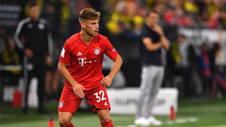 Joshua Kimmich: Hat wie gewohnt viele Ballkontakte, ist immer anspielbar. Tänzelt sich in der 67. Minute durch die komplette BVB-Abwehr - aber der Abschluss bleibt aus. Tritt Sancho neben dem Platz absichtlich auf den Fuß - NOTE 3