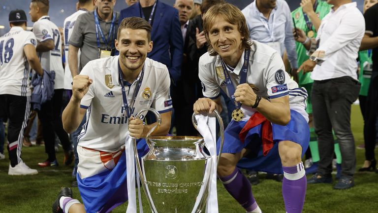 Platz 9: Kroatien - Luka Modric und Mateo Kovacic konnten den Titel zusammen mit Real Madrid gewinnen. Außerdem holten Ivan Rakitic mit Barcelona, Mario Mandzukic mit den Bayern und Dejan Lovren mit dem FC Liverpool den Henkelpott nach Kroatien.