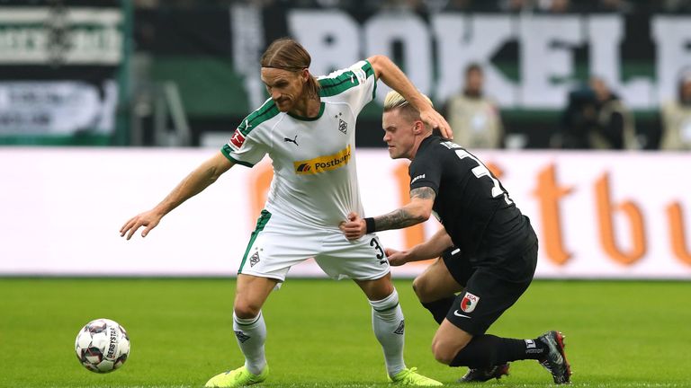 Michael Lang (l.) verlässt Borussia Mönchengladbach für eine Saison und schließt sich Werder Bremen an.