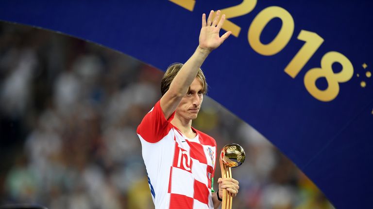 UEFA Men´s Player 2018: Luka Modric - der Kroate verliert mit dem Nationalteam im Finale der WM gegen Frankreich. Trotzdem holt er in diesem Jahr genug Titel. Modric wird 2018 Champions-League-Sieger, Weltfußballer sowie Europas Spieler des Jahres.