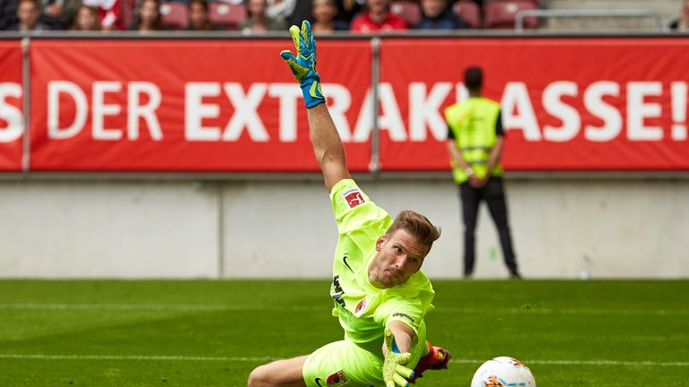 Andreas Luthe verlängert seinen Vertrag beim FC Augsburg bis 2022.