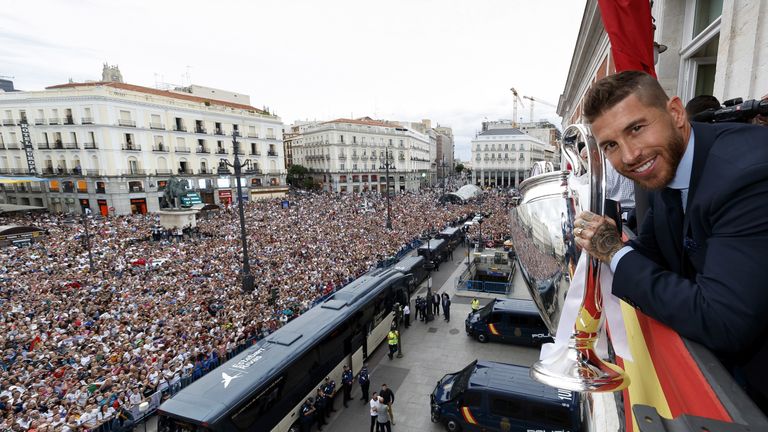 Platz 1: Spanien - Alleine und unangefochten an der Spitze. Spanien mit 43 Spielern so viel wie Brasilien, Deutschland und England zusammen. Vier Mal holte sich Real den Titel, zwei Mal war der FC Barcelona in der Königsklasse erfolgreich. 