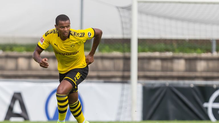 Manuel Akanji - Ist neben Mats Hummels der stärkste Innenverteidiger.
