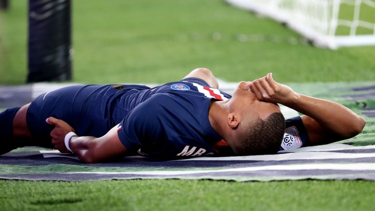 Kylian Mbappe musste gegen Toulouse verletzt ausgewechselt werden.
