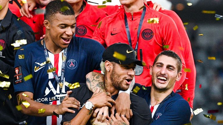 Supercup In Frankreich Mbappe Entfernt Neymar Vom Siegerfoto Fussball News Sky Sport