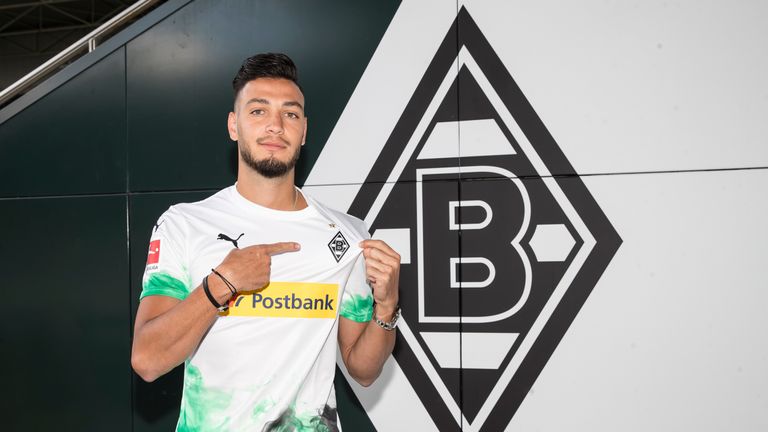 Ramy Bensebaini schließt sich Borussia Mönchengladbach an.