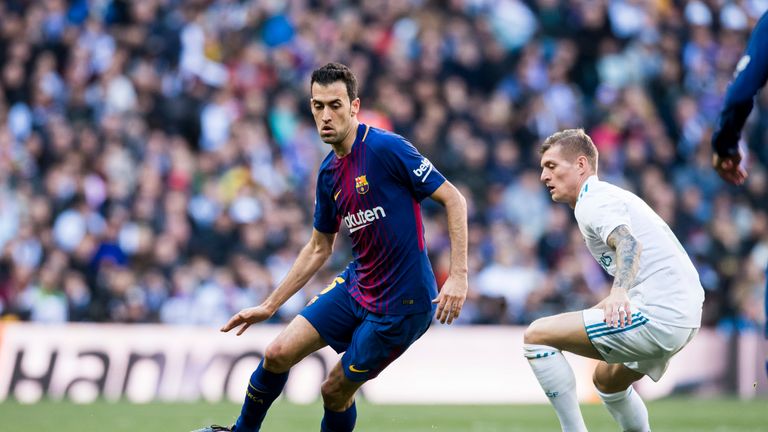 Sergio Busquets und Toni Kroos starten mit dem FC Barcelona und Real Madrid in die neue Saison.