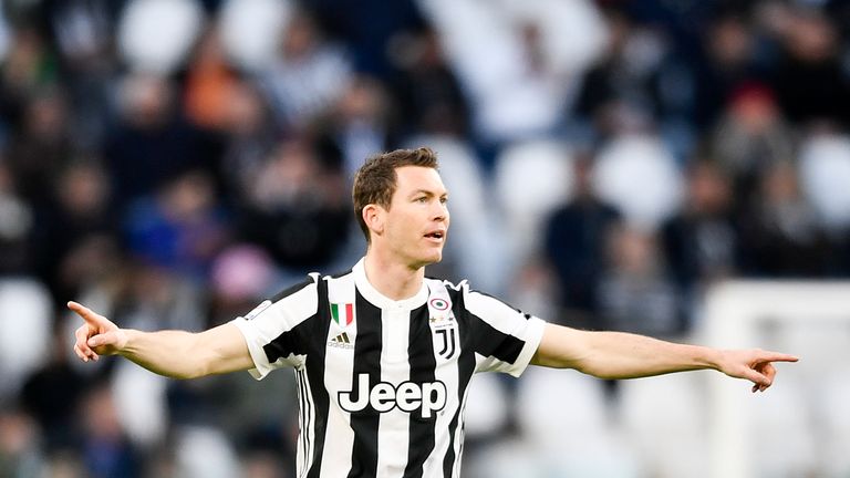 Stephan Lichtsteiner schließt sich dem FCA an. 