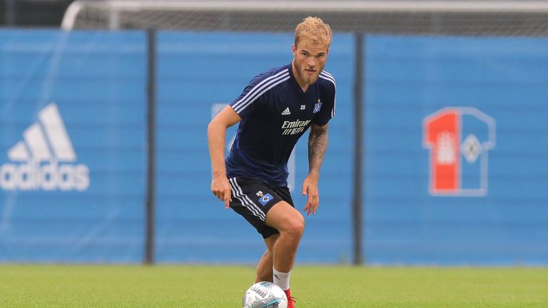 HSV-Neuzugang Timo Letschert erleidet einen Außenbandriss.