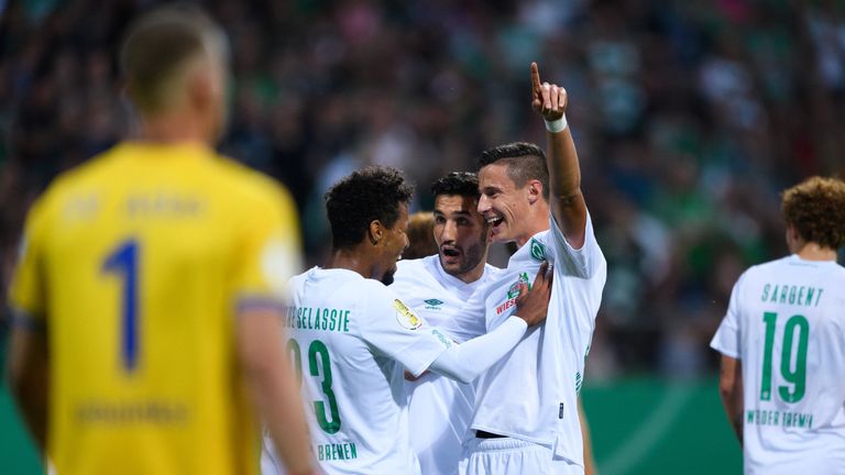 Werder Bremen zieht mühelos in die zweite Runde des DFB-Pokals ein.